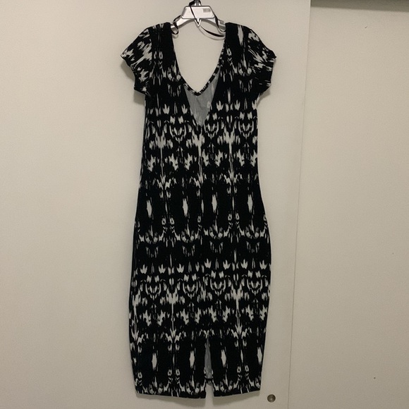 NWT! Black and white bodycon midi dress. - Picture 2 of 6